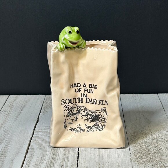 Vintage Souvenir I Had a Bag of Fun in South Dakota Frog Pencil Holder JAPAN - Picture 1 of 7